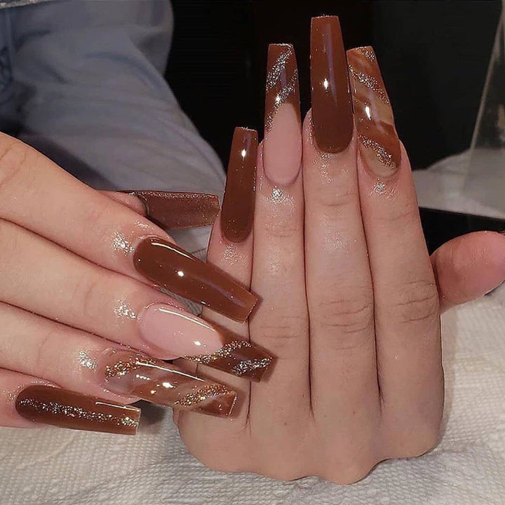 Artful gel nails in elegant high-gloss design with glitter accents and stylish patterns Kalsten