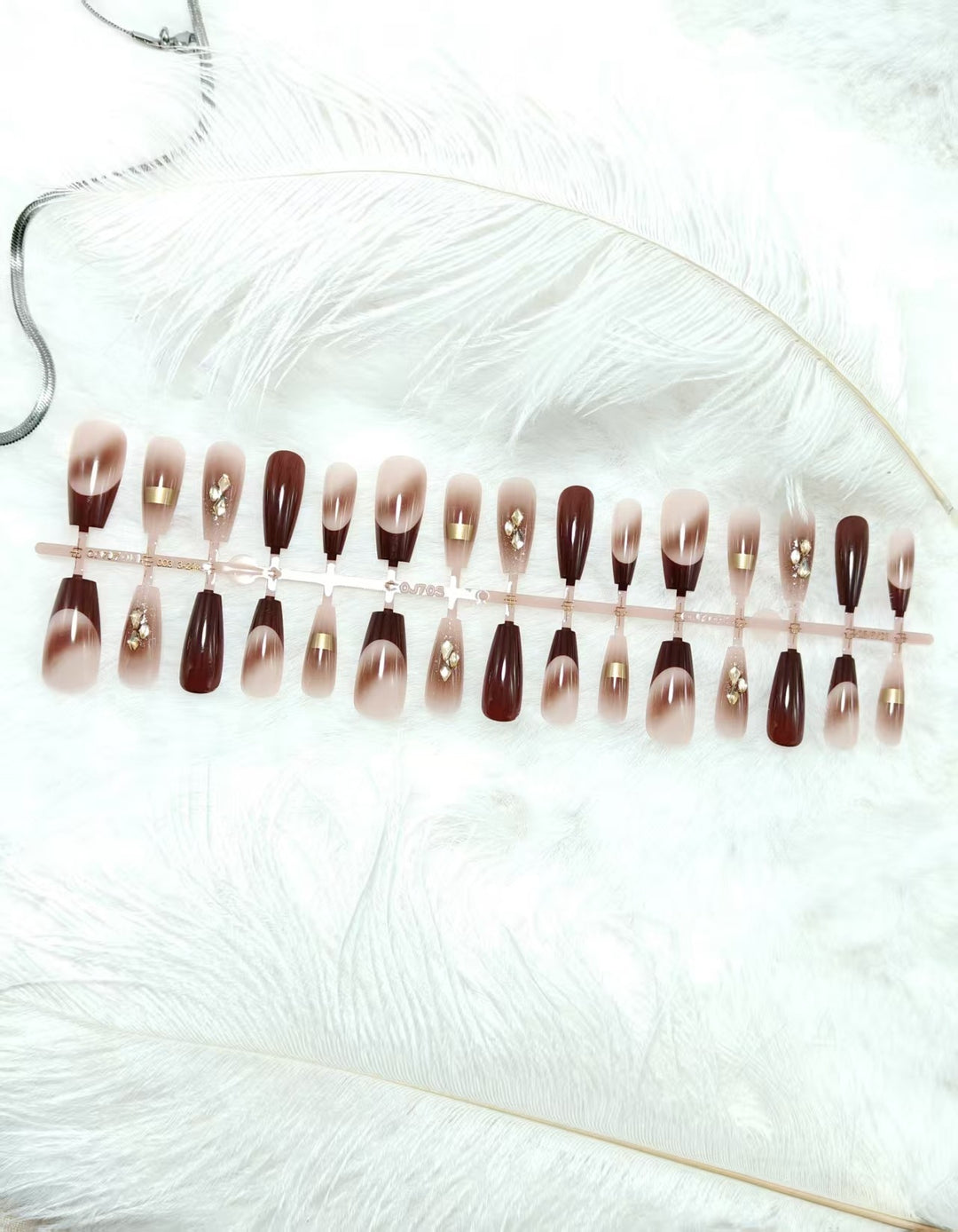 Artificial nails with elegant decorative accents Kalsten