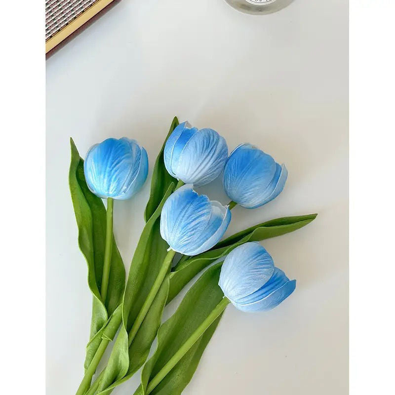 Decorative Realistic Tulip Bouquet