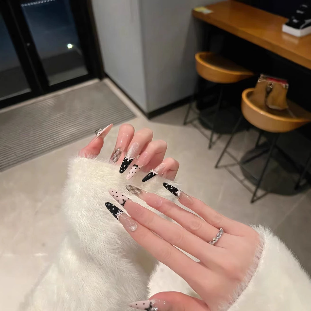 Stylish Decorative Press-On Nail Extensions