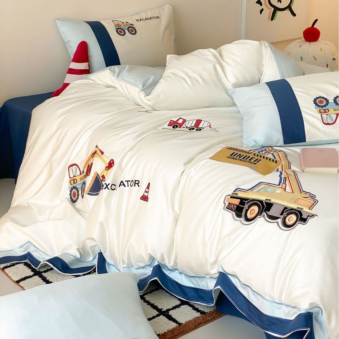 Children's bedding set with detailed construction site motif made from soft cotton satin