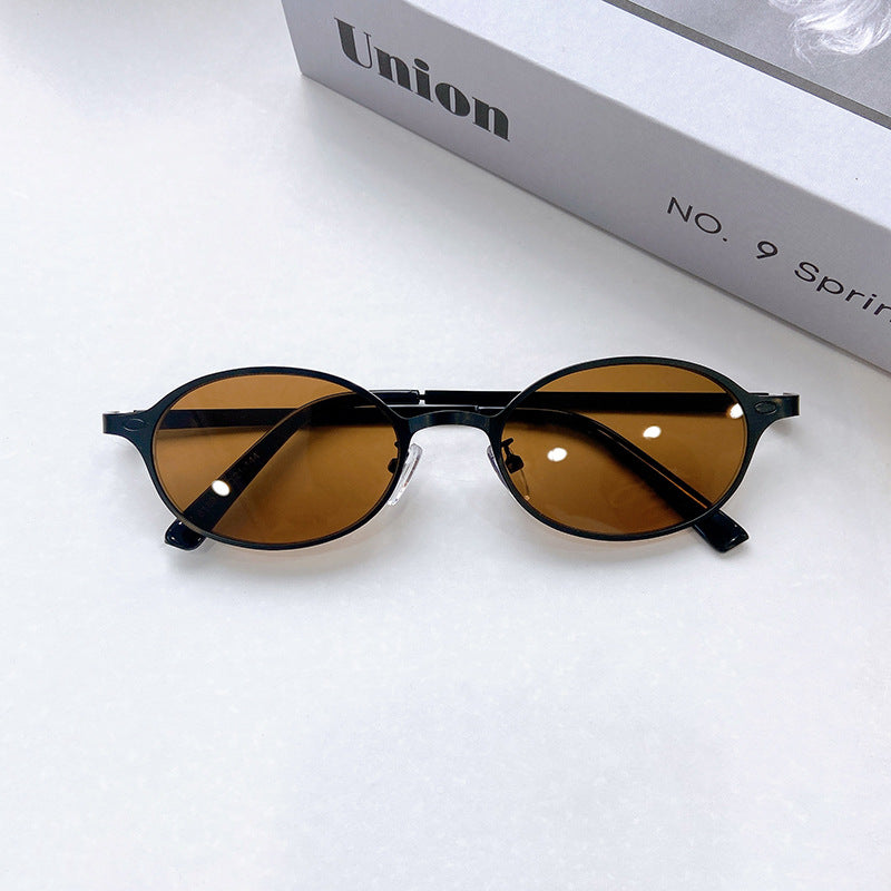 Fashionable Round Sunglasses with Elegant Golden Frame Kalsten