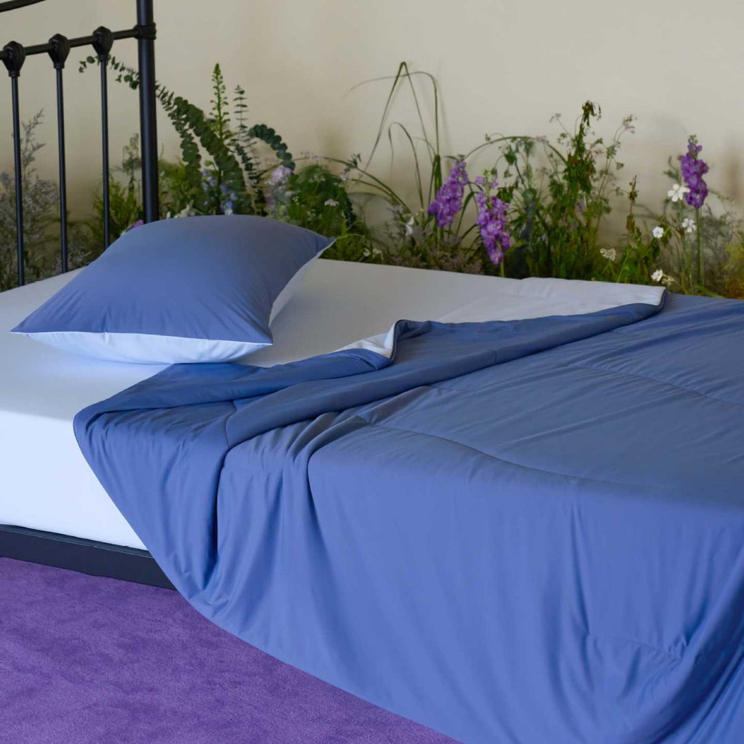 Three-piece bedding set with ultra-light quilted blanket, elastic fitted sheet, and pillowcase