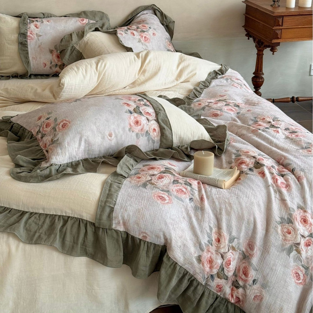 Bedding set with linen look, floral pattern and decorative ruffle trim