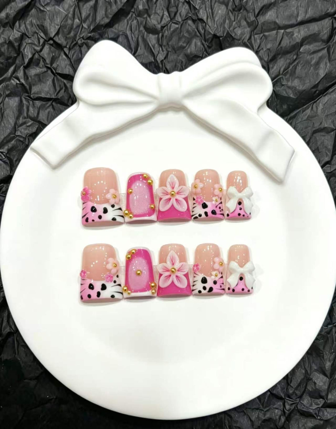 Artistic Floral-Themed Press-On Nail Art Set