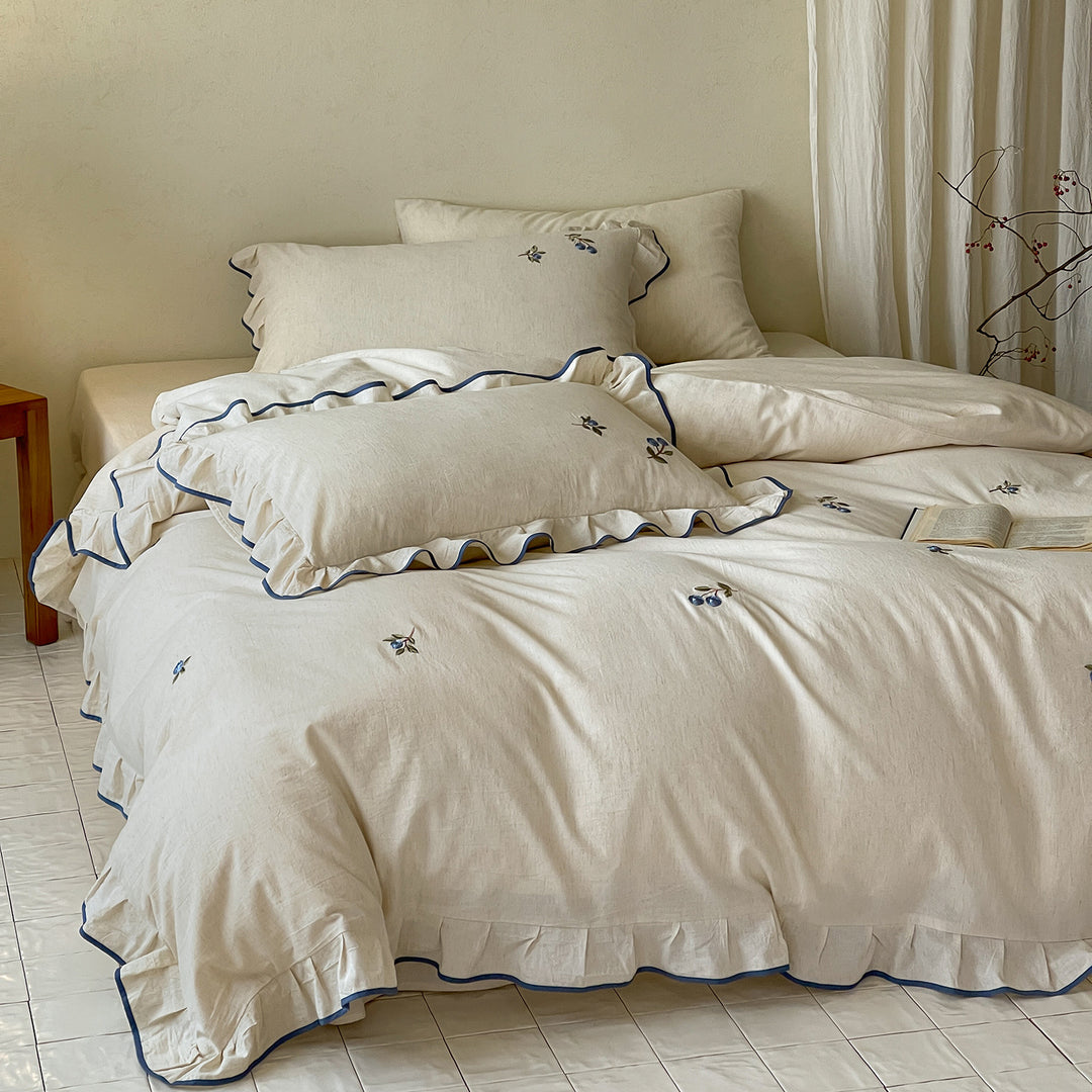 Reversible duvet cover set