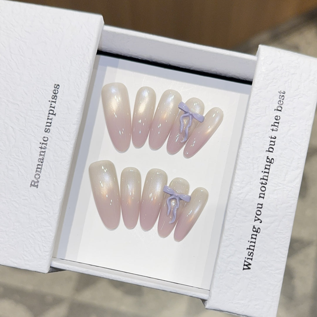 Artificial nails with romantic design and shimmering accents Kalsten