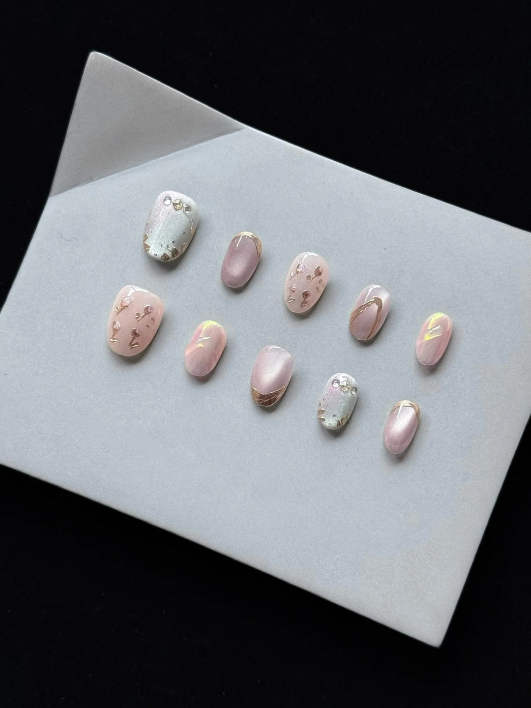 Artistic Press-On Nail Art Set with Elegant Floral Design