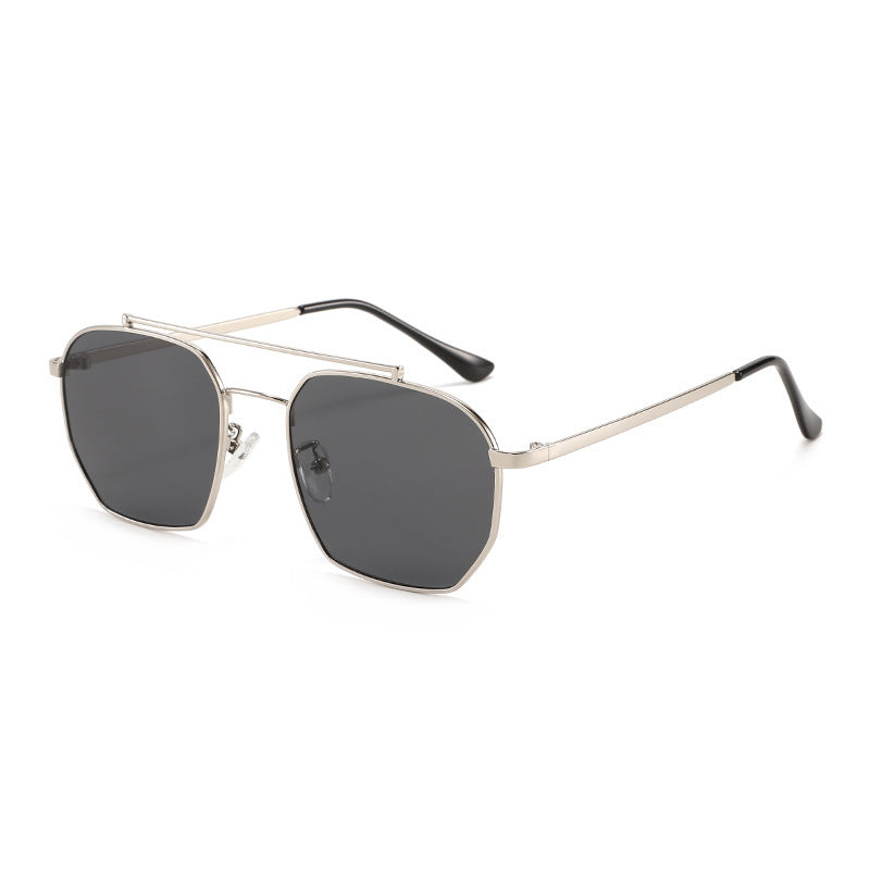Fashion-Forward Angular Frame Sunglasses Kalsten