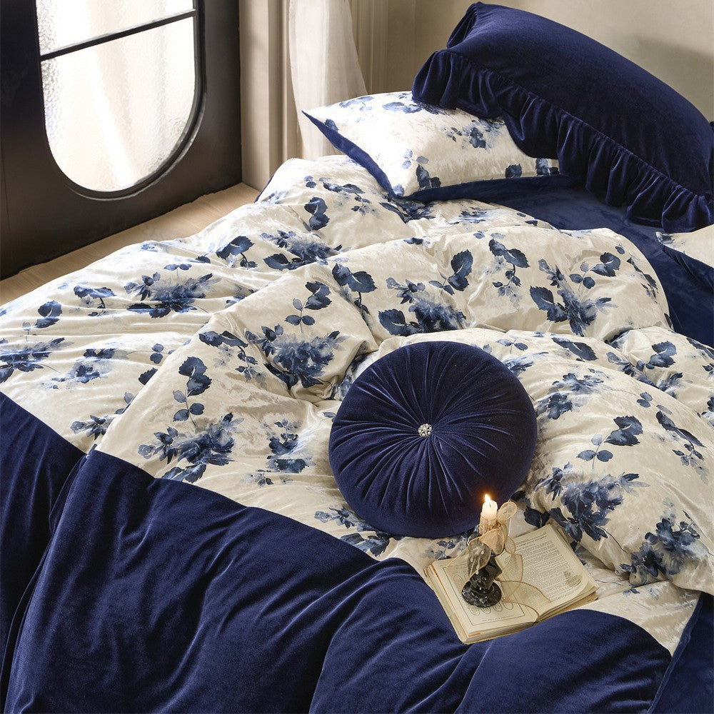 Samt bedding set with patchwork floral motif and reversible pillow