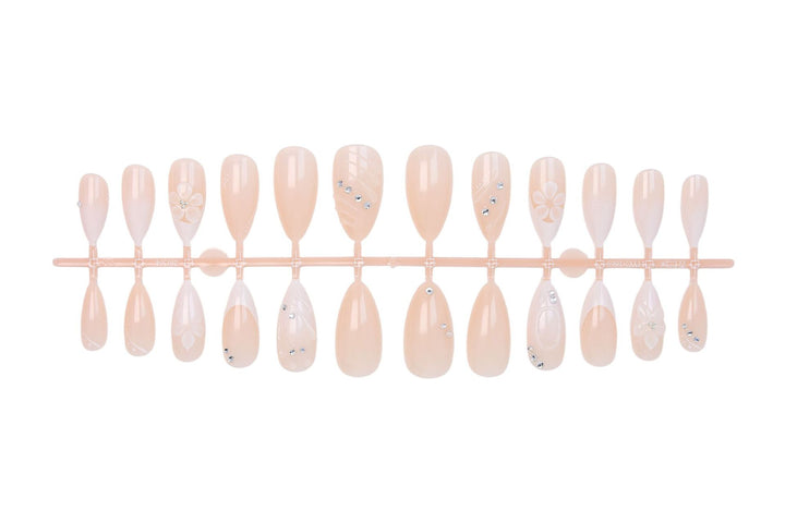 Art nail set with elegant flower and glitter details Kalsten