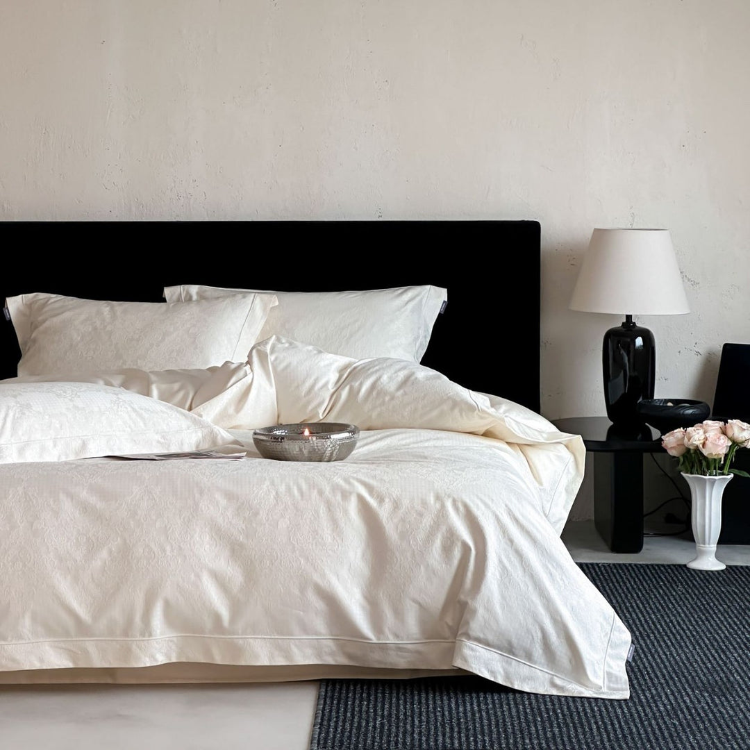 Reversible cotton satin bedding set with fine structure and hotel closure
