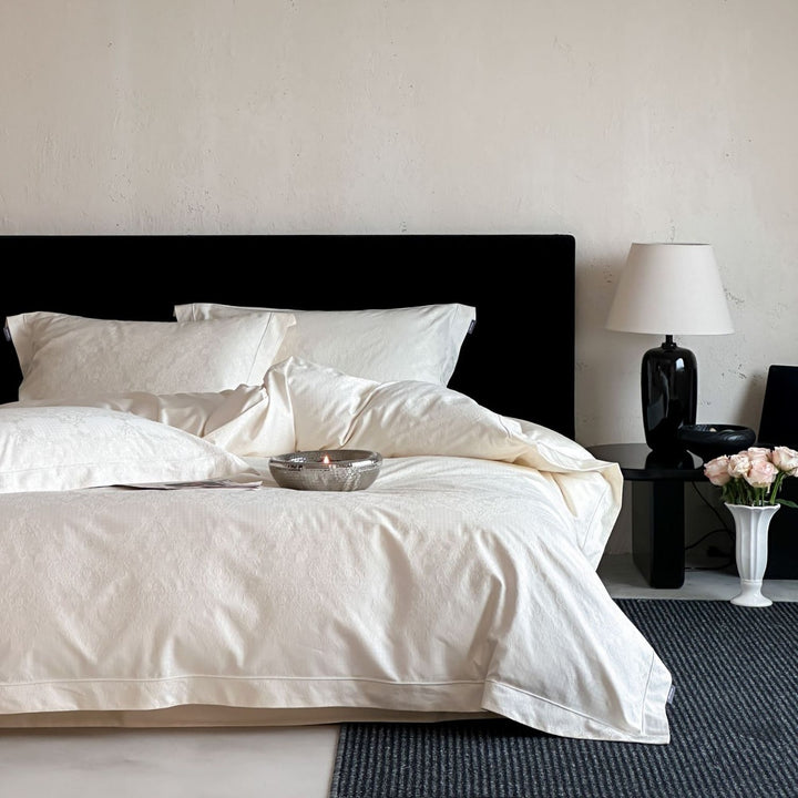 Reversible cotton satin bedding set with fine structure and hotel closure