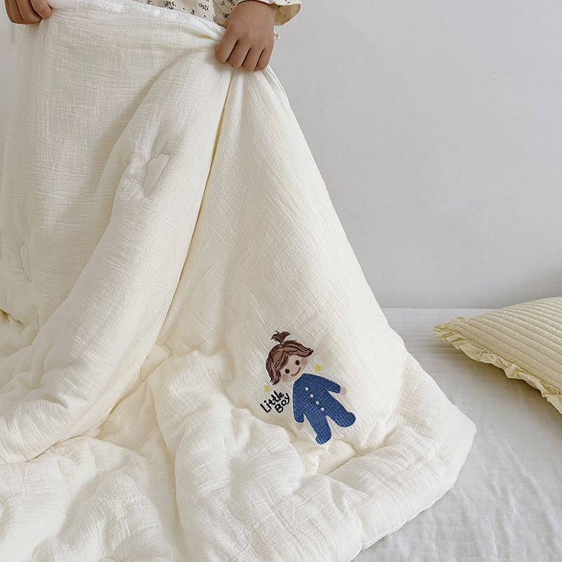 Children's quilt made of cotton muslin with embroidered doll motif