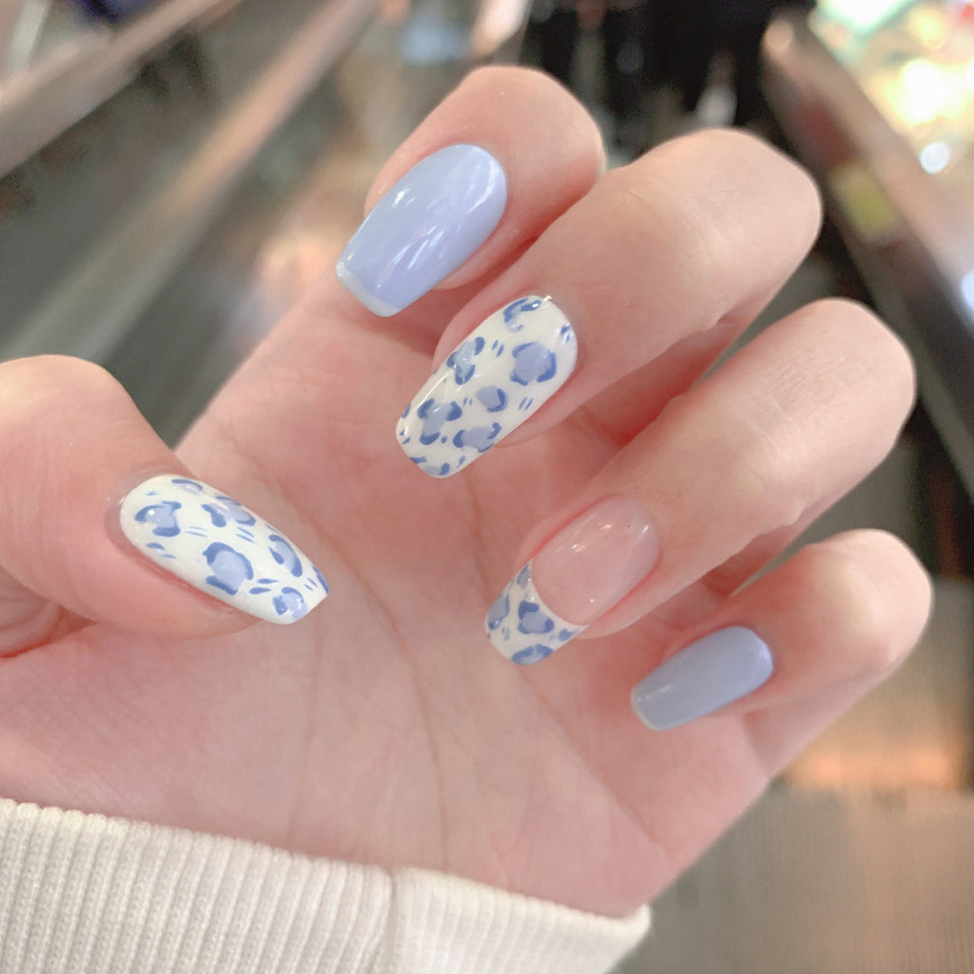 Artful nail art in modern leopard design Kalsten