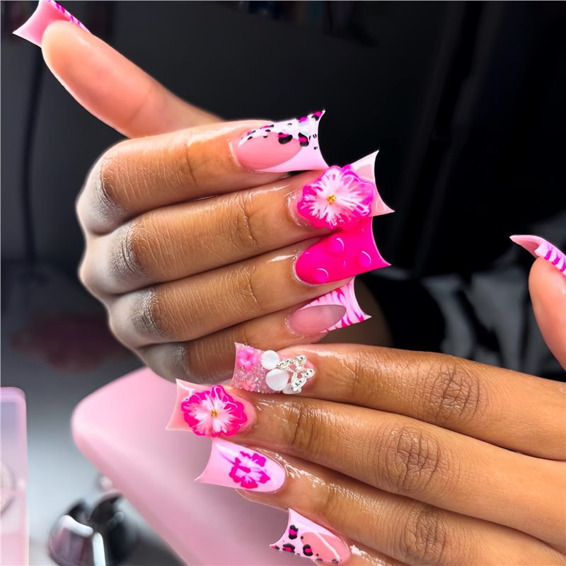 Floral-Decorated Press-On Nail Set Kalsten