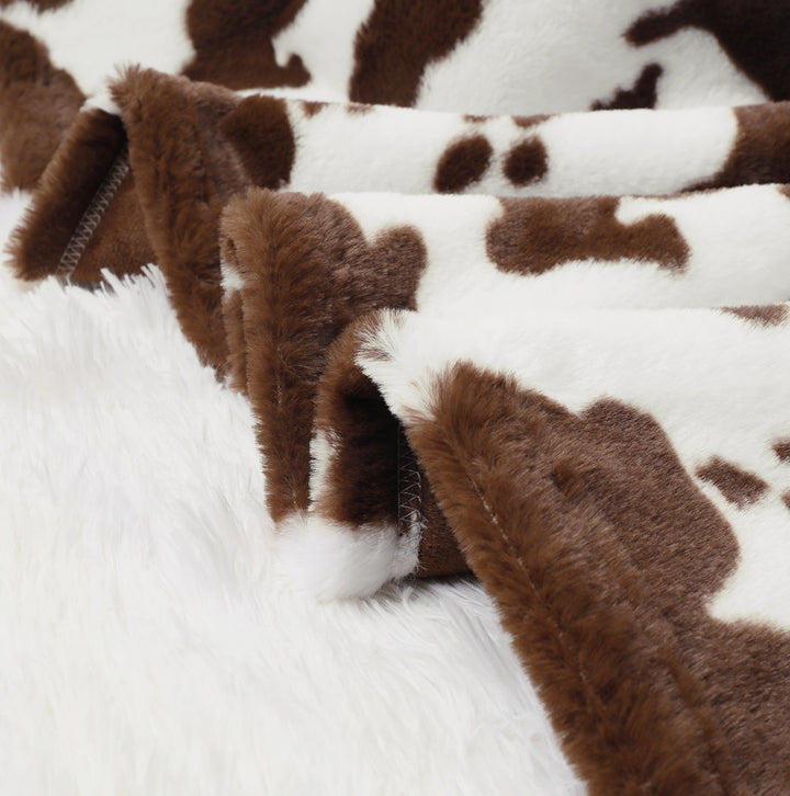 Ladies Cozy and Stylish Bedspread Kalsten