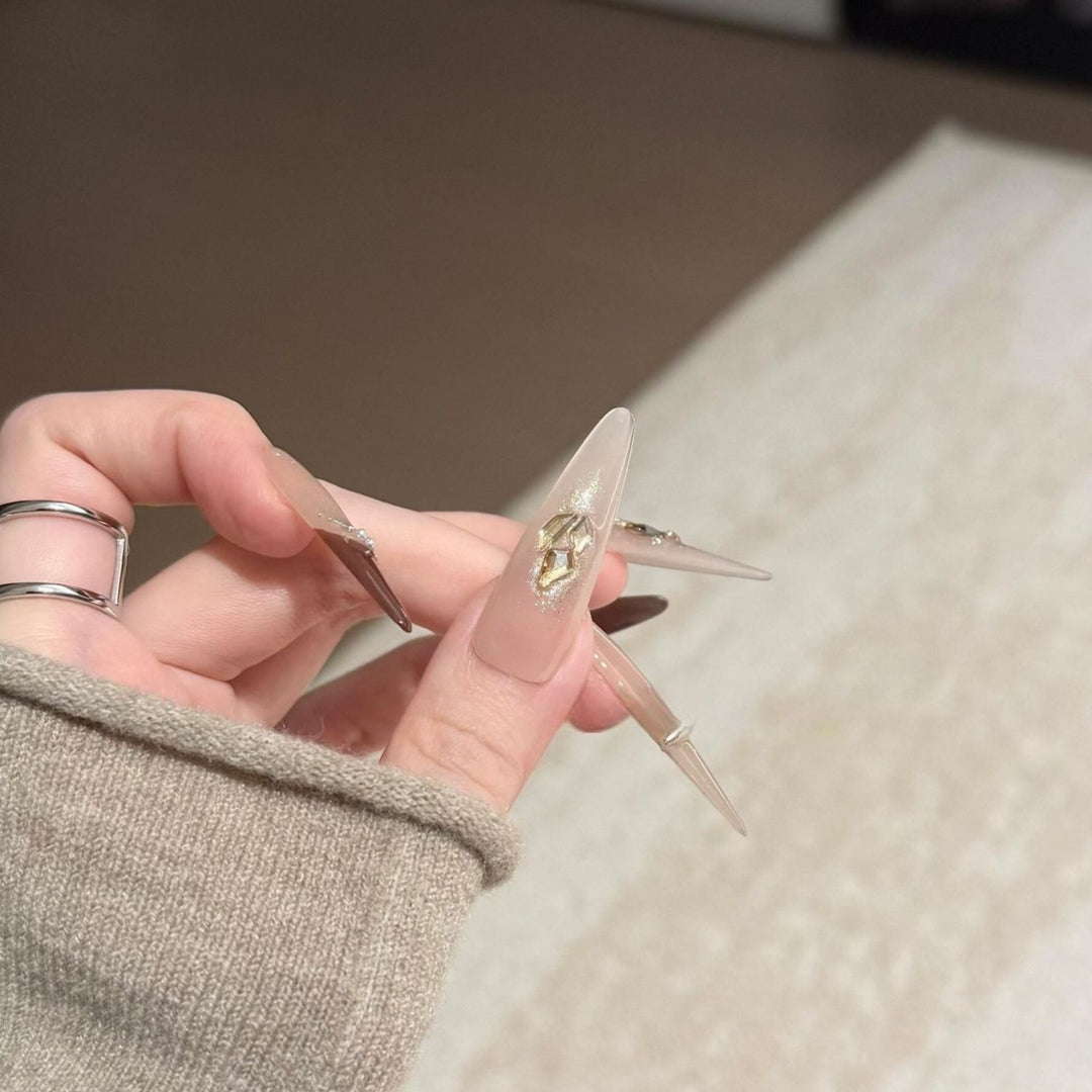 Artificial nails with sparkling accents Kalsten