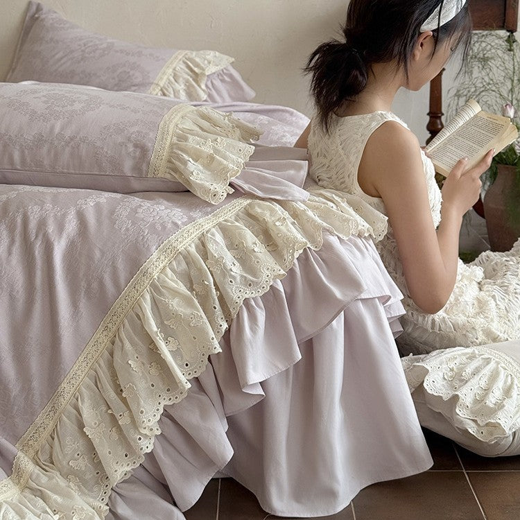 Decorative bedspread with double lace ruffle