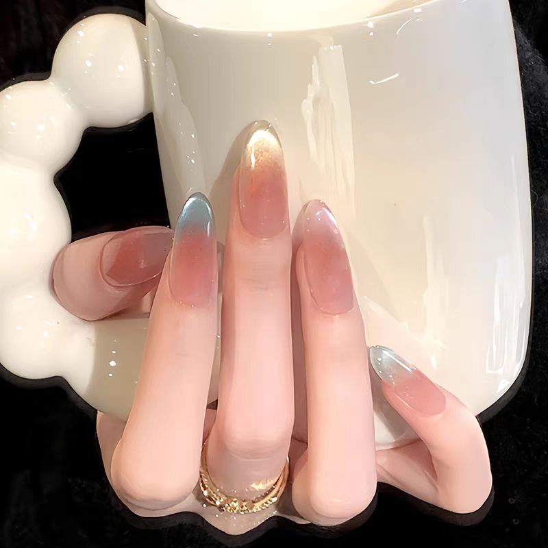 Artificial nails with elegant color gradient Kalsten