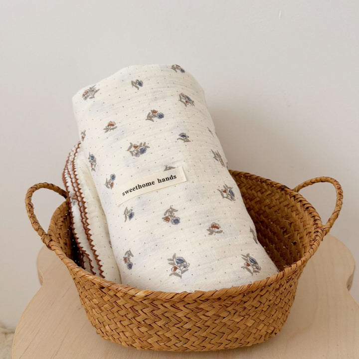 Unisex Muslin Blanket with delicate floral design and elegant ruffles Kalsten