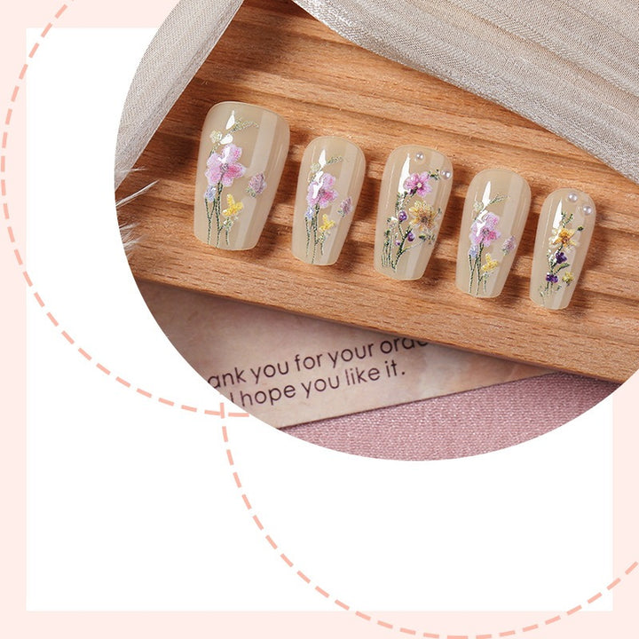 Artificial nail set with floral embellishments and glamorous details Kalsten