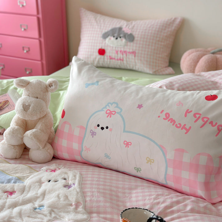 Children's bedding set with quilted plush dog appliqué and vichy check