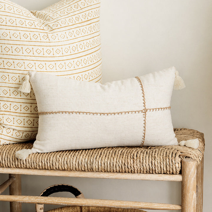 Square decorative pillow with two-tone knit and linen fabric