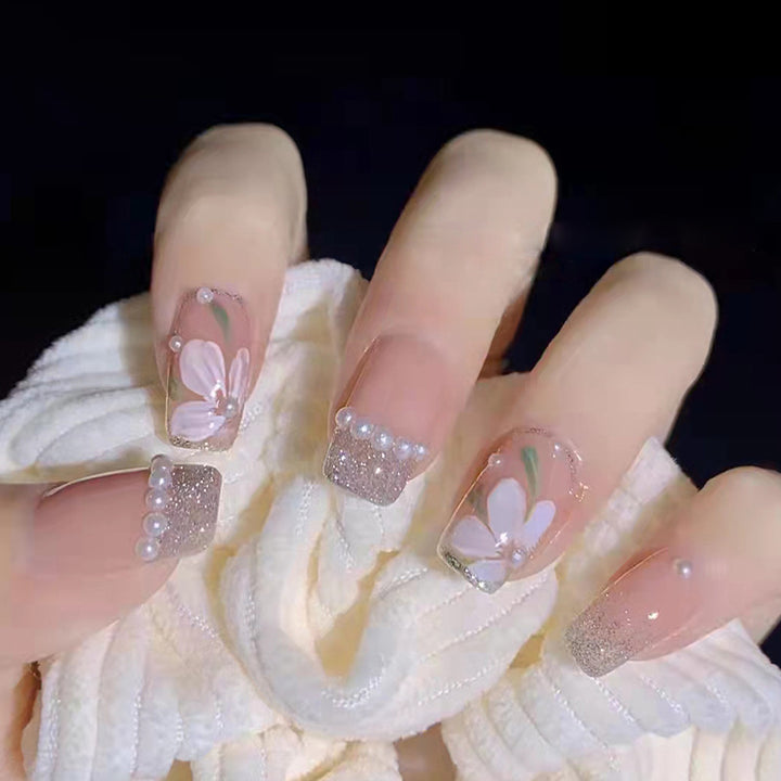 Floral Accent Nail Art Design