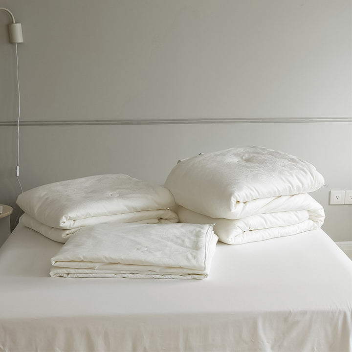 All-season quilt made of cotton microfiber with climate zones and soft touch