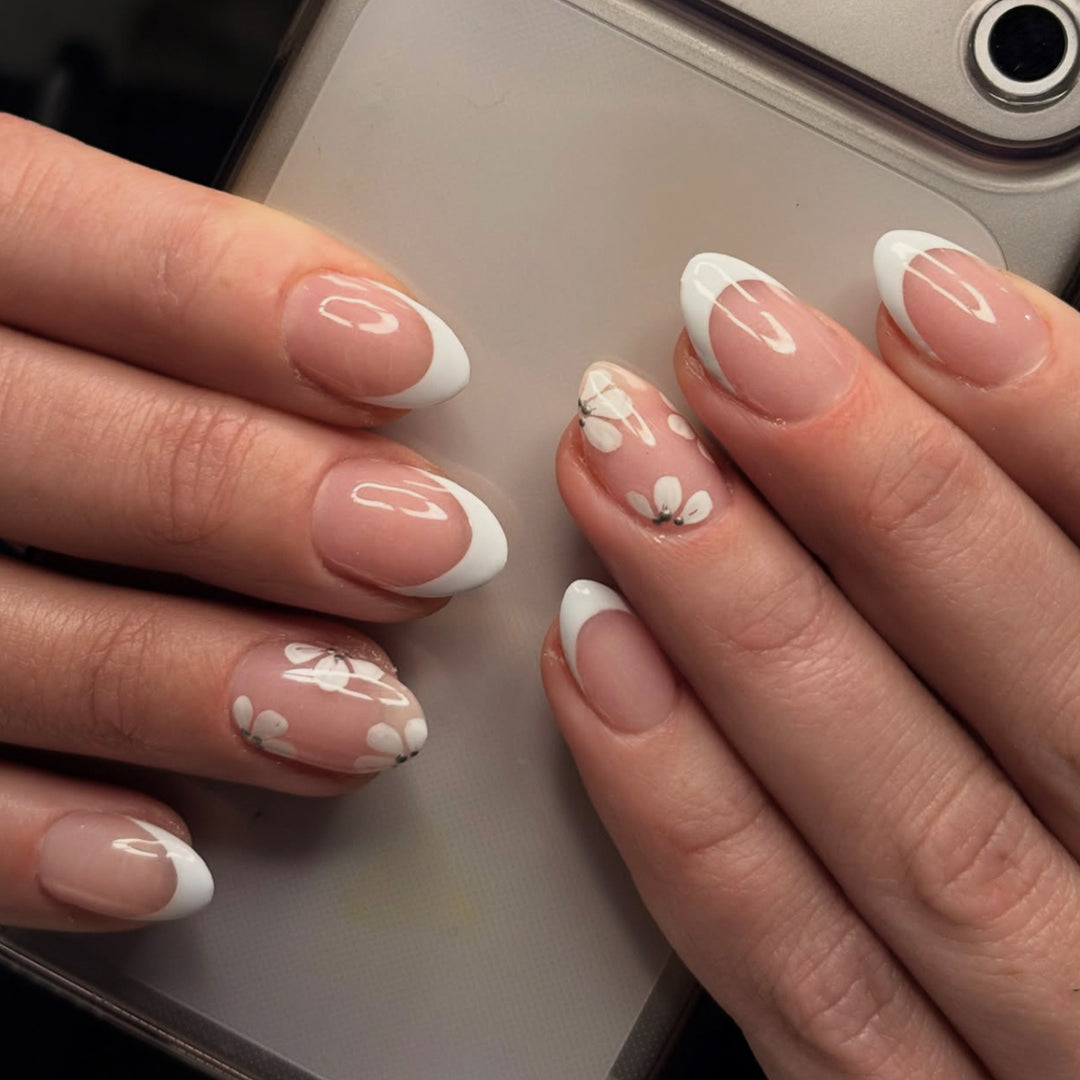 Artfully adorned nail art Kalsten