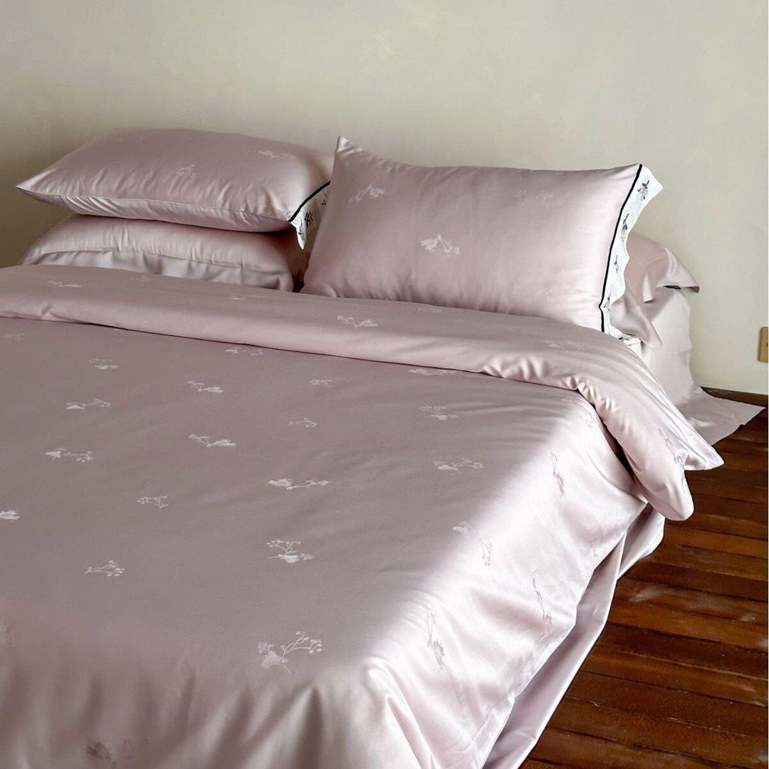 Luxurious cotton satin bedding set with embroidered hem and fine piping