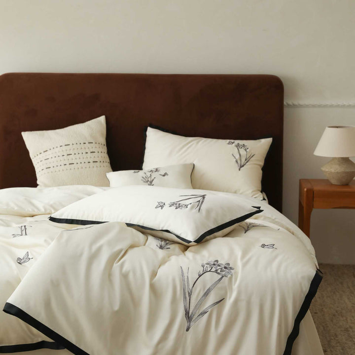 High-quality bedding set made of cotton satin with fine embroidery and black piping