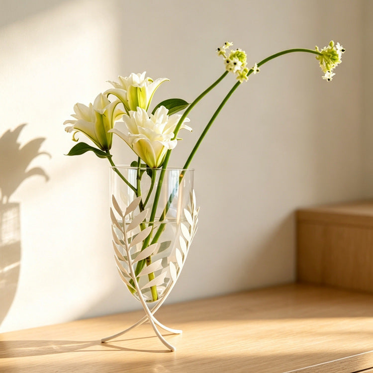 Elegant Leaf-Patterned Decorative Glass