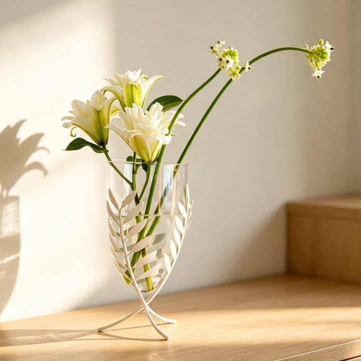 Elegant Leaf-Patterned Decorative Glass