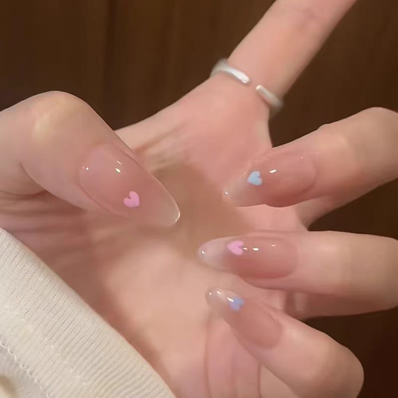 Stylish Heart-Accented Press-On Nail Set Kalsten