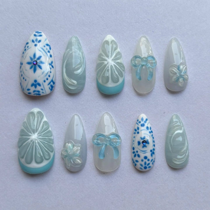 Elegant Floral-Design Press-On Nail Set Kalsten