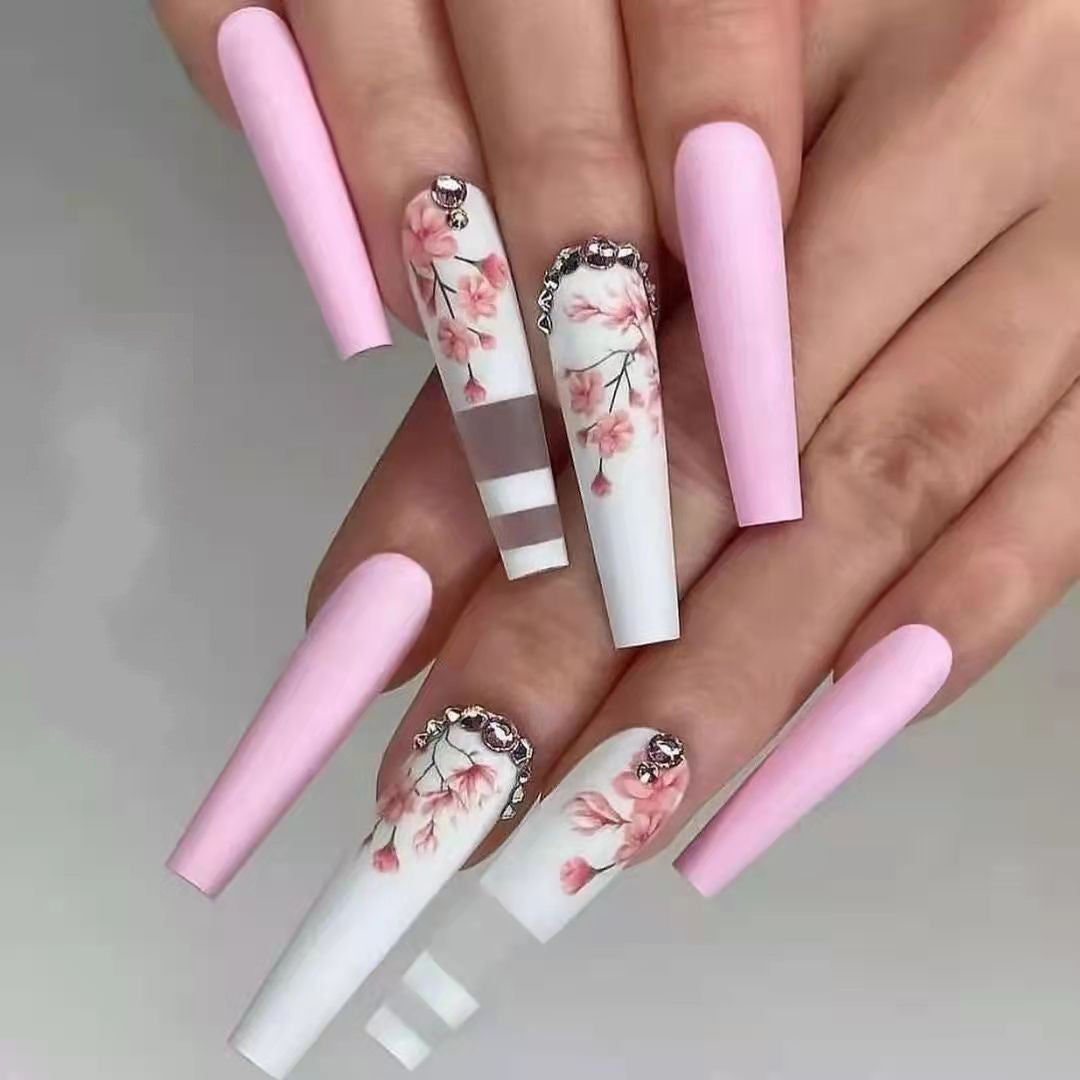 Artificial nails with floral embellishments Kalsten