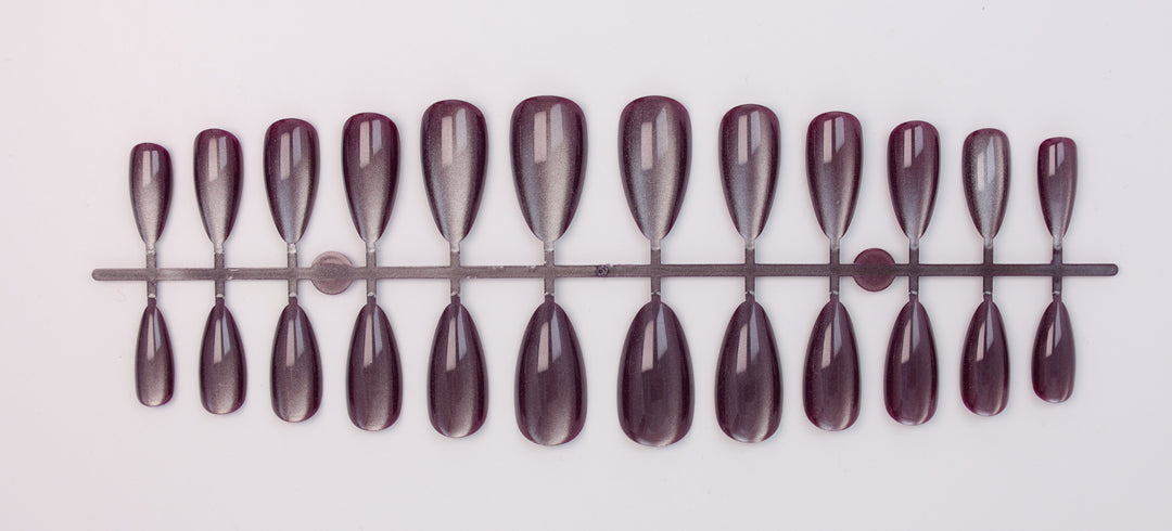 Artificial nail set with shimmering designs Kalsten