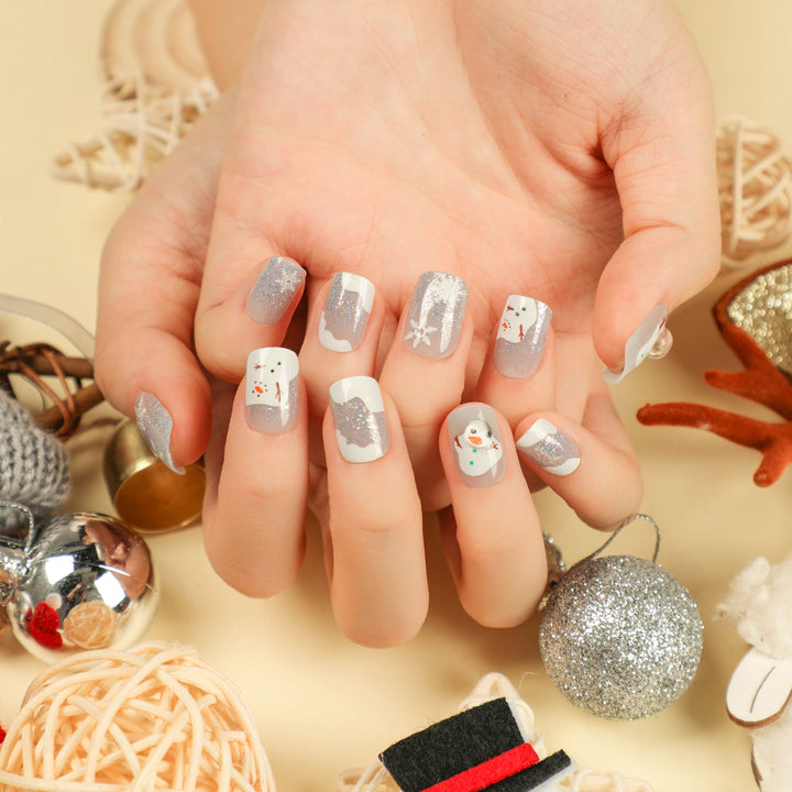 Artful Nail Art with Snow and Christmas Motifs Kalsten