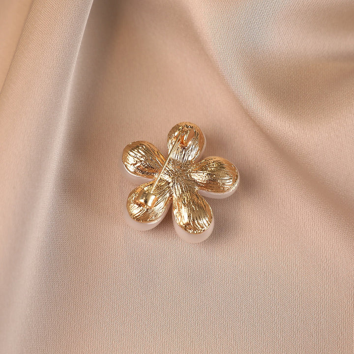 Elegant flower brooch with pearl accents Kalsten