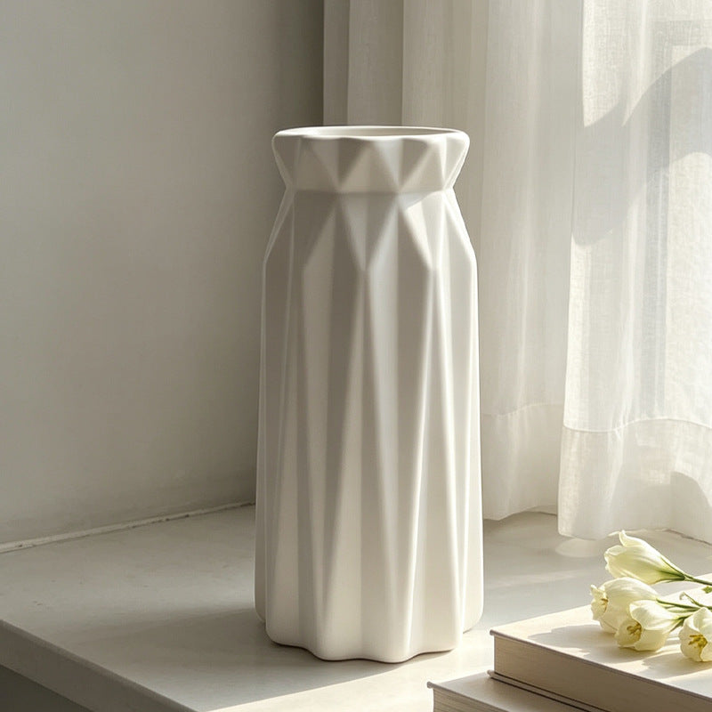 Elegant Geometric Vase Kalsten