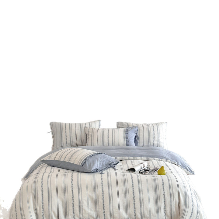 Striped bedding set in linen look with reversible function and tie band closure