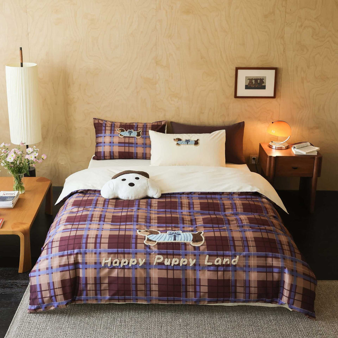 Embroidered bedding set made of cotton satin with dachshund motif and fine piping