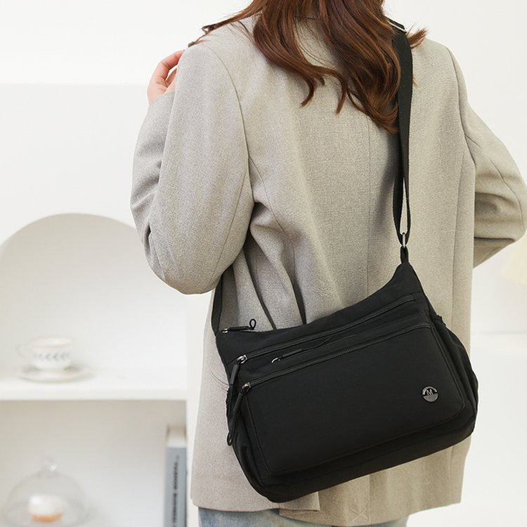 WoMulti-Pocket Practical Crossbody Bag