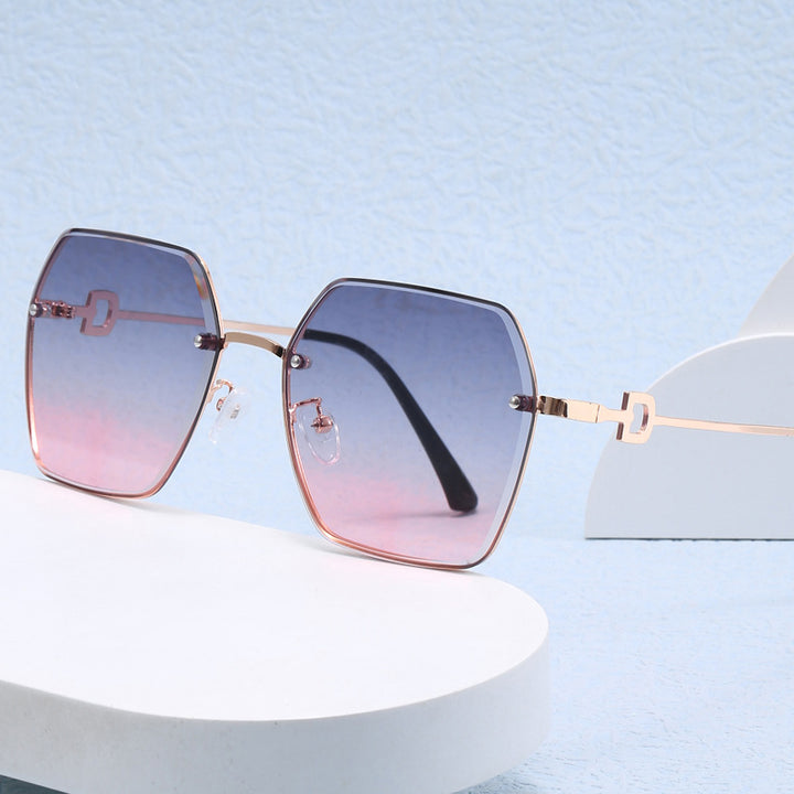Women's extravagant and modern sunglasses in an unusual design Kalsten