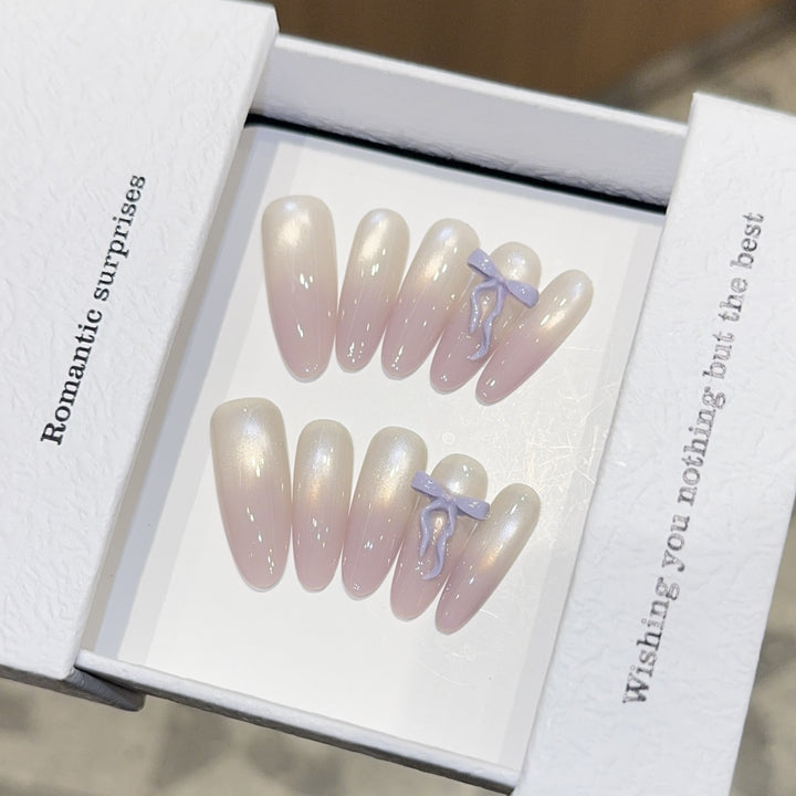 Artificial nails with romantic design and shimmering accents Kalsten
