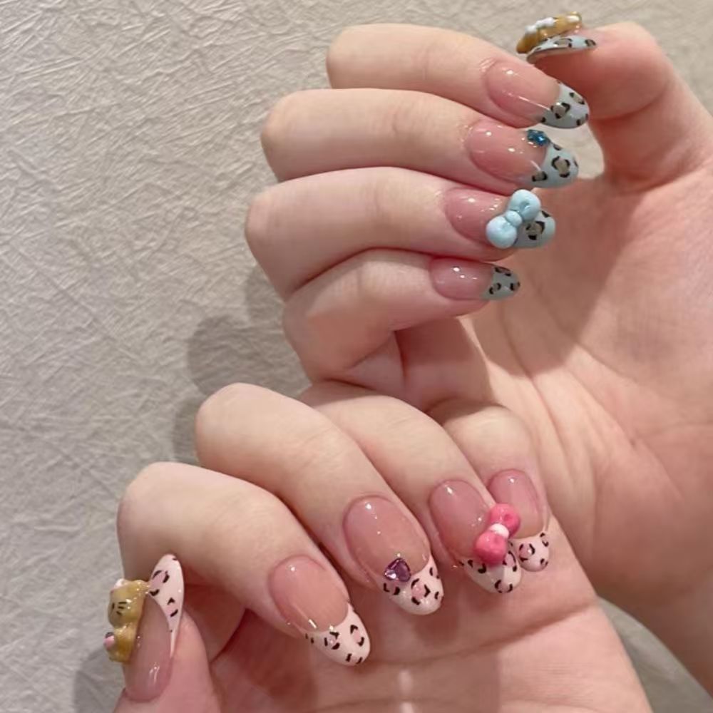 Decorative Crystal-Embellished Press-On Nails Kalsten