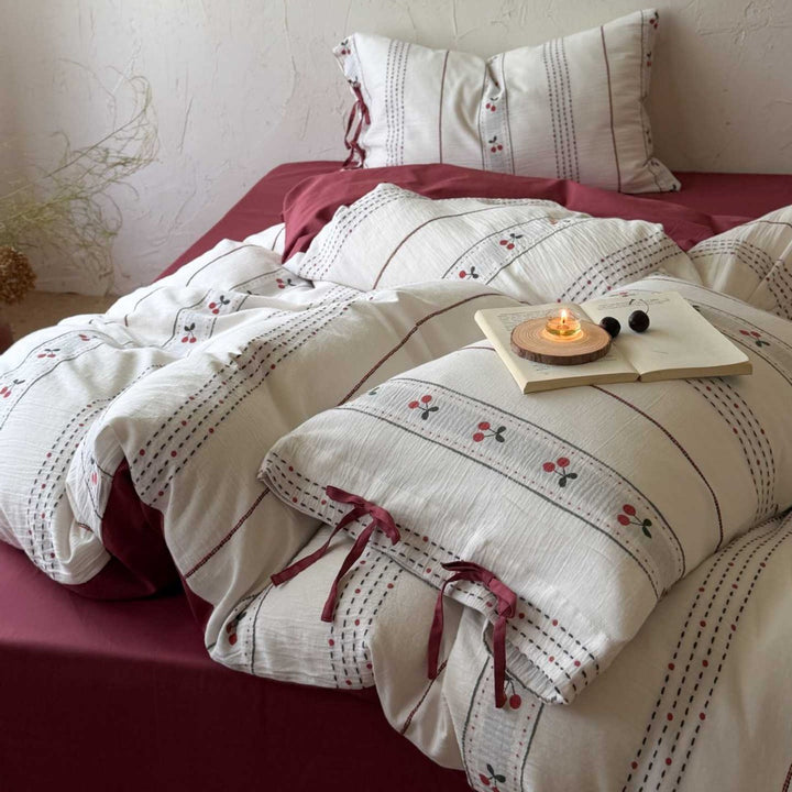 Striped reversible bedding set made of cotton-linen mix with decorative stripes and pillowcases