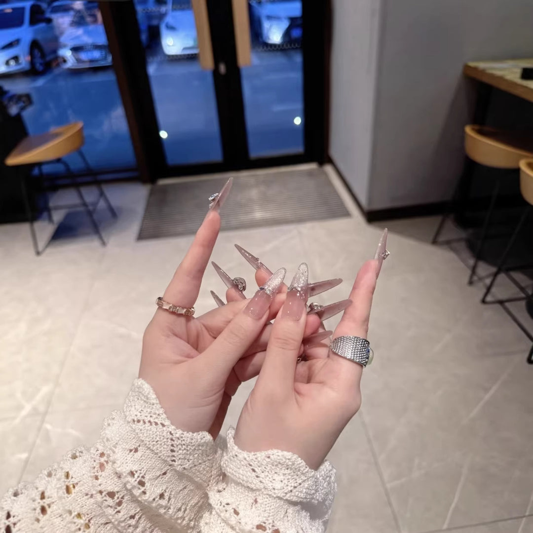 Glamorous Decorative Press-On Nail Extensions